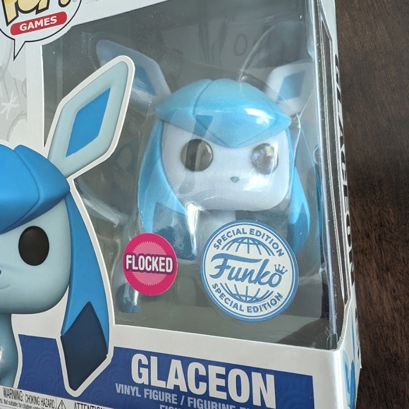 Pokemon Glaceon Funko Special Edition Flocked NEW #921 - Picture 7 of 7